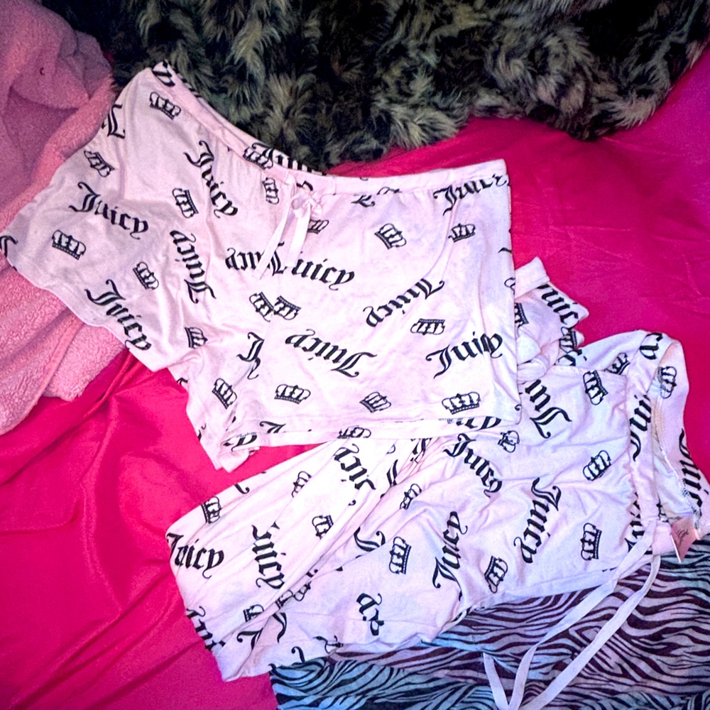 Juicy Couture crown and logo pale pink pajama shorts & pants set